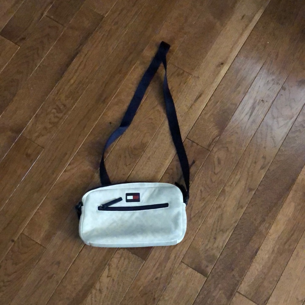Vintage Tommy Hilfiger crossbody bag